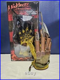 A Nightmare On Elm Street 1984 Freddy's Glove Prop Replica Neca 17+ New In Box