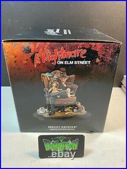 A Nightmare On Elm Street Freddy Krueger Chair Gentle Giant Le Statue Opened