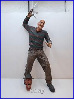 A Nightmare on Elm Street Freddy Krueger 46cm bewegungsaktivierte Soundfigur