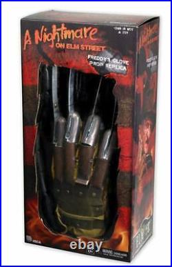 Guanto Freddy Krueger Nightmare on Elm street Prop Replica Glove 11 by Neca