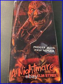 Neca Reel Toys A Nightmare On Elm Street Freddy Krueger Glove Replica Prop Open