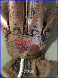 Robert Englund Signed Plastic Freddy Glove. Nightmare On Elm Street. Beckett COA